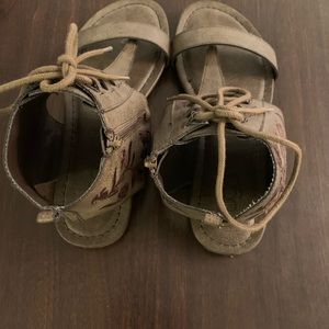 Thong Sandal. Worn once. In great condition